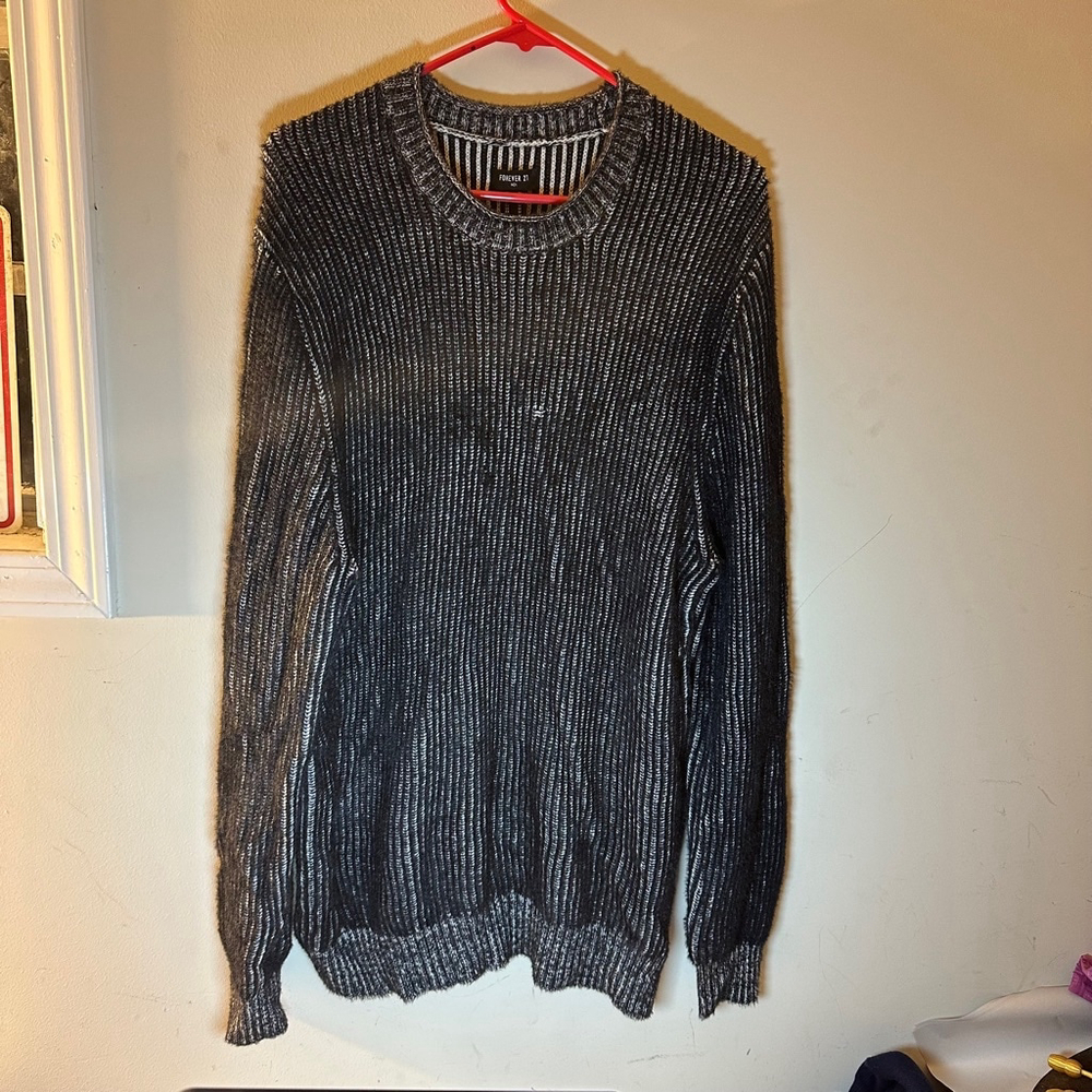 Men's Forever 21 Sweater Size M Black and White